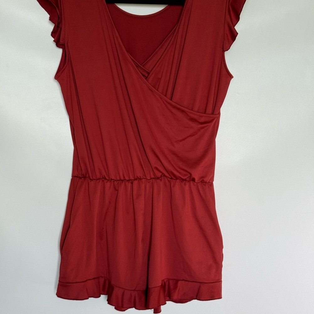 Romper Burnt orange ruffle cap sleeves removable bra pads and pockets size large